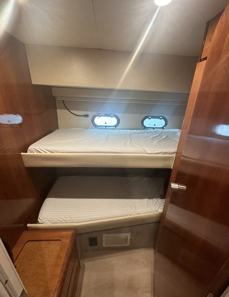 50ft Azimut available in Miami with 1 Jet Ski included for one hrs. - Image 10